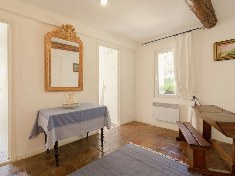 Welcoming Villa With Private Garden In Bages