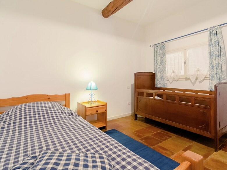 Welcoming Villa With Private Garden In Bages