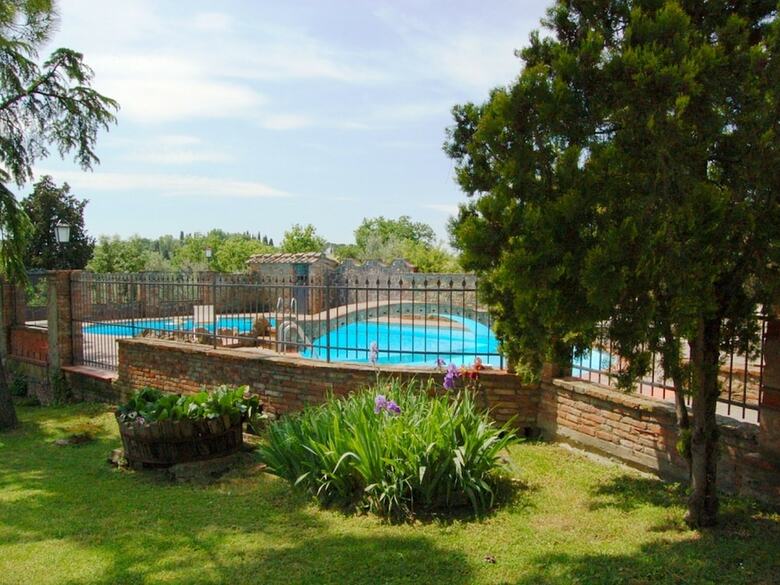 Spacious Cottage With Pool In Arezzo Italy