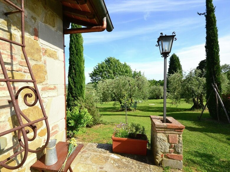 Spacious Cottage With Pool In Arezzo Italy