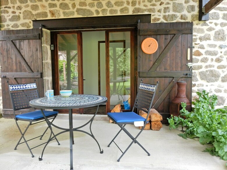 Spacious Holiday Home Near Lake In Le Quartier