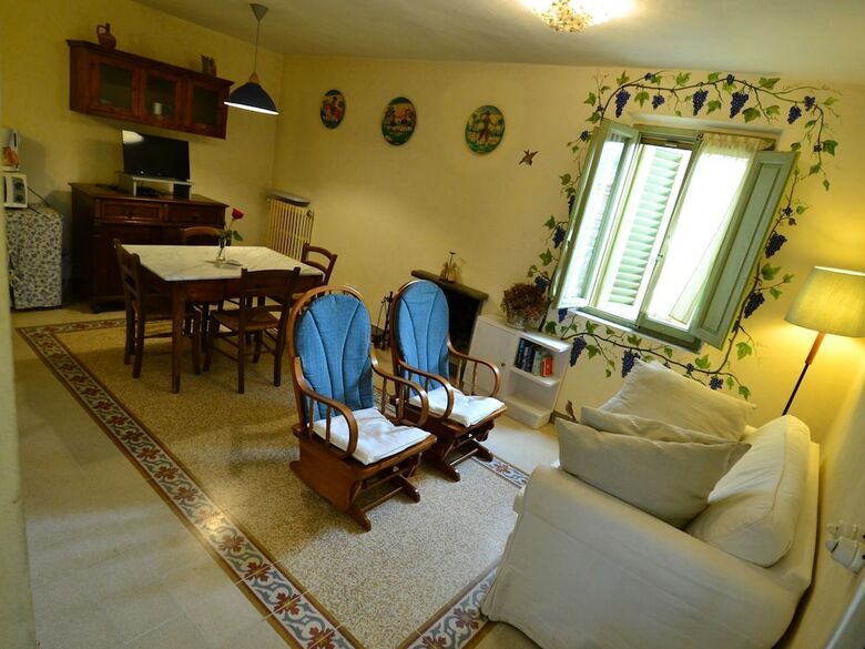 Amazing Farmhouse In Montecatini Terme With Jacuzzi