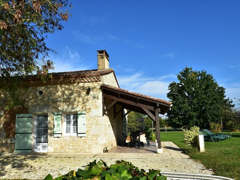 Spacious Holiday Home In Saint-nexans With Terrace