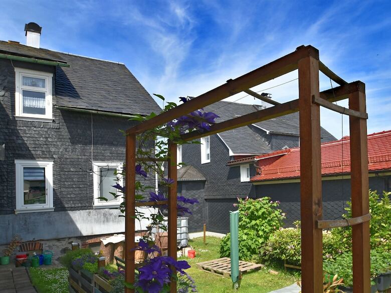 Cozy Apartment In Altenfeld With Garden