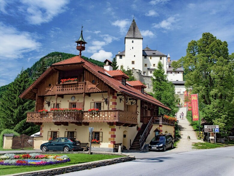 Charming Chalet In Mauterndorf With Sauna And Jacuzzi