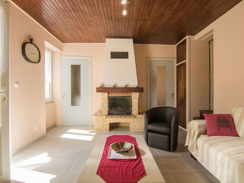 Cosy Holiday Home With All Modern Comforts, Set On A Hill With Nice Views