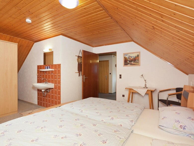 Apartment In Polle With Heating, Terrace, Bbq, Deckchairs
