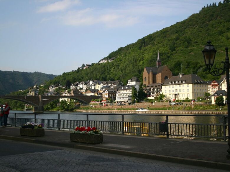 A Modern Holiday Home For 2-5 People By The River Mosel
