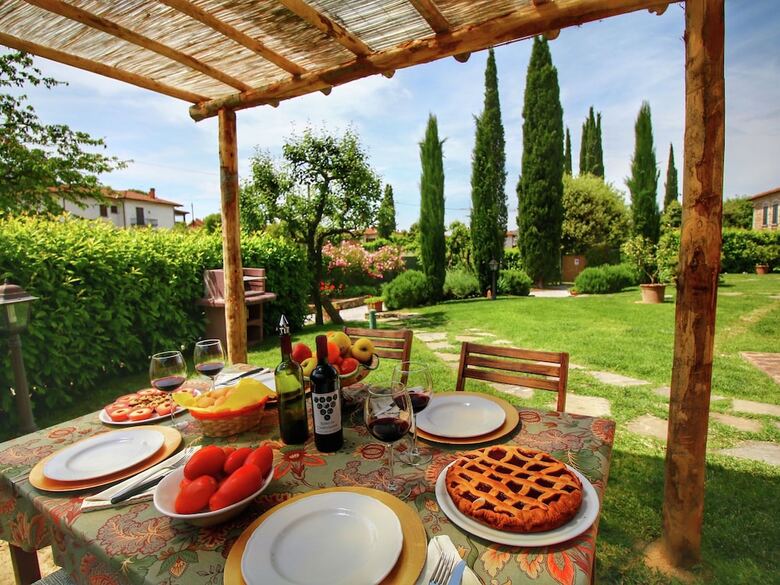 Luxurious Cottage In Lucignano With Pool