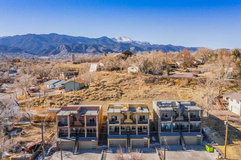 Downtown Skyline Rooftop Patio Modern Townhome