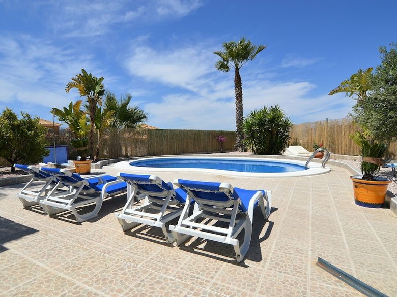 Gorgeous Villa In Mazarr�n With Private Pool