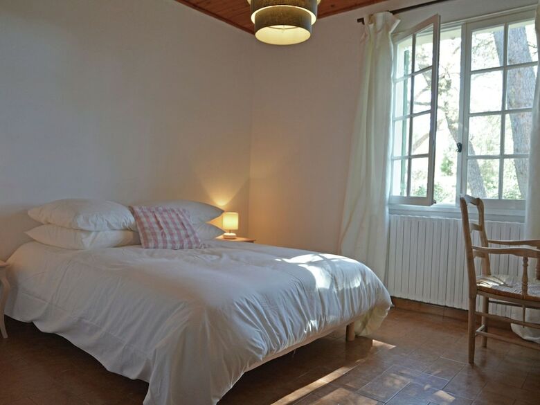 Lush Villa In Beaucaire With Swimming Pool