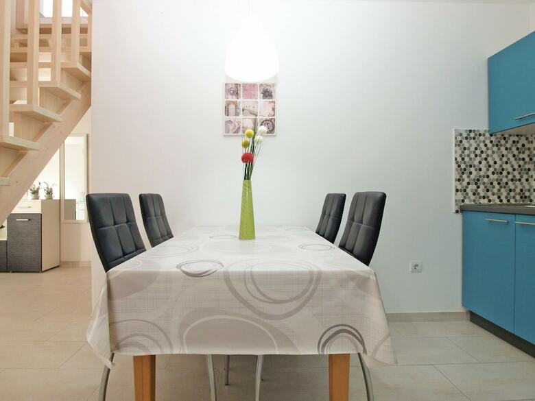 Apartment 1819