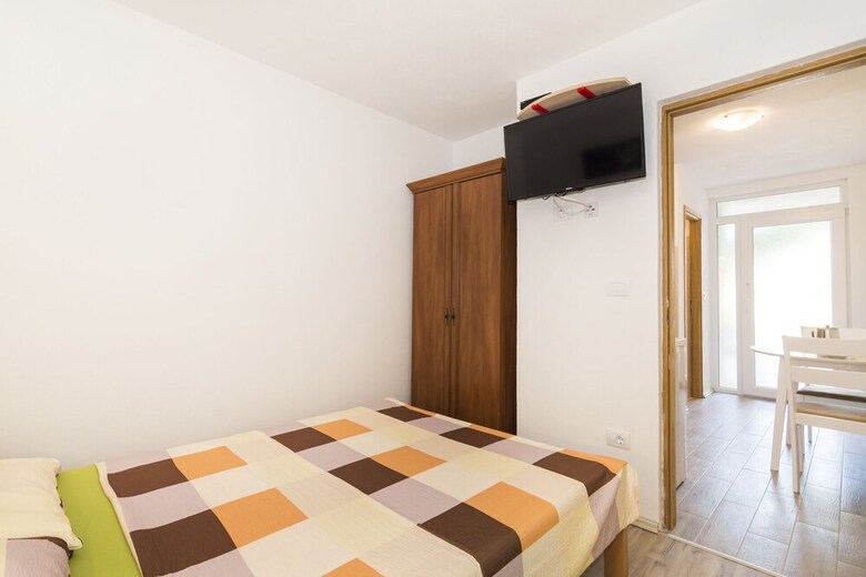 Apartment 1985
