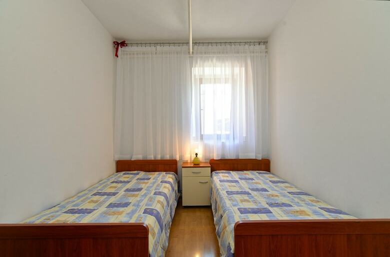 Apartment 1899