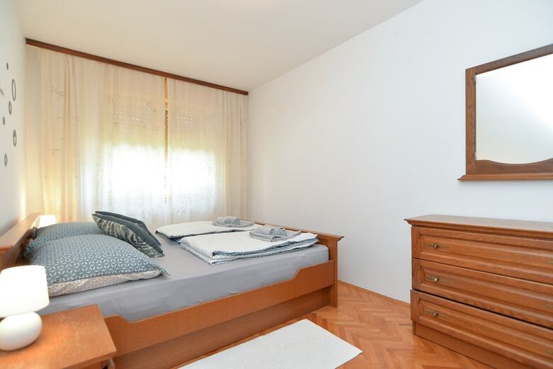 Apartment 1905