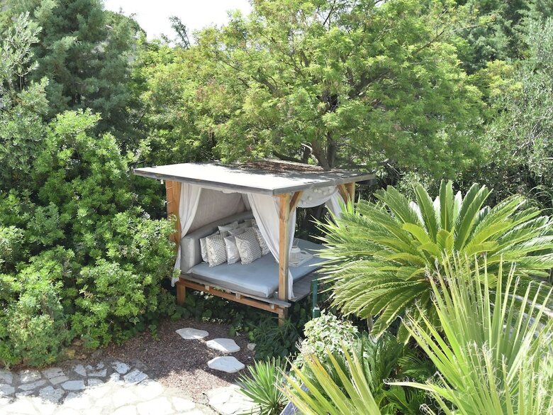 Peaceful Villa Near Fr�jus Beach With Private Pool