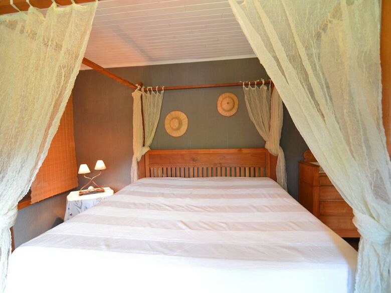 Charming Cottage, Tastefully Presented And Located In The Meuse Valley