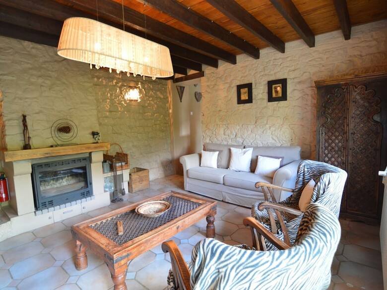 Charming Cottage, Tastefully Presented And Located In The Meuse Valley