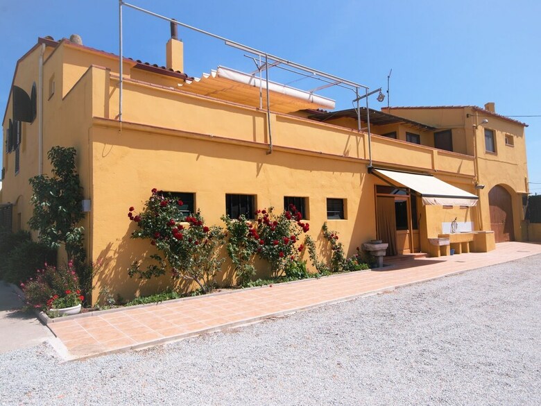 Luxurious Cottage In Vila-sacra With Terrace