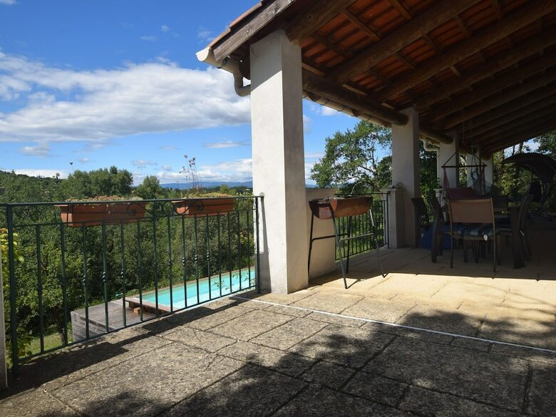 Charming Holiday Home Near River In Vallon-pont-d'arc