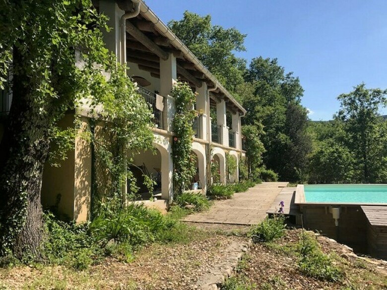Charming Holiday Home Near River In Vallon-pont-d'arc