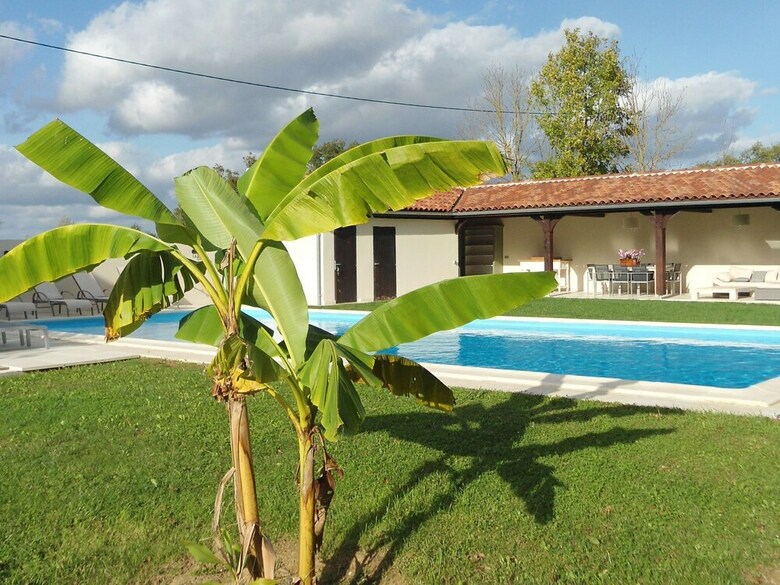 Luxurious Holiday Home In Buzon With Private Pool
