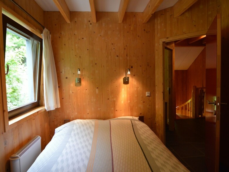 Comfortable Modern Chalet With Wood Finish