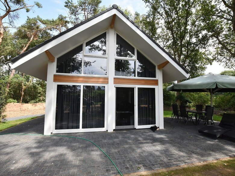 Exquisite Holiday Home In Reutum With Sauna
