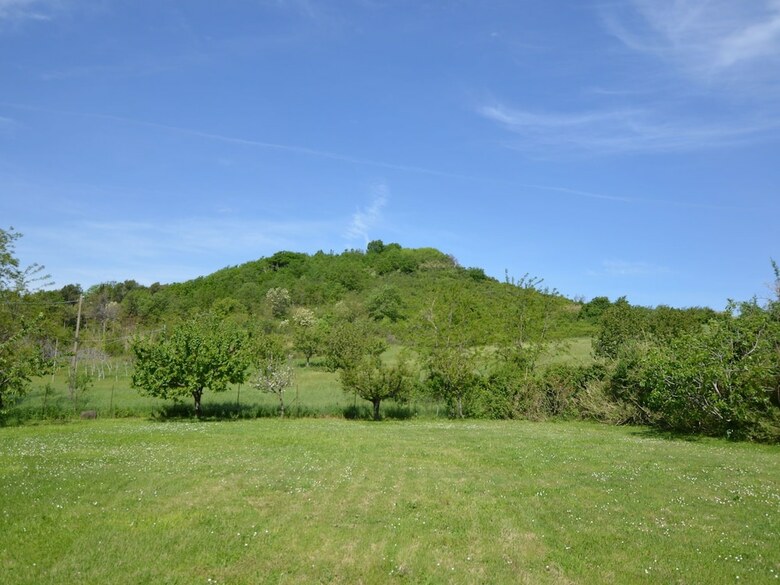 Villa From 1831 In Natural Environment, Strategic Location For Trips