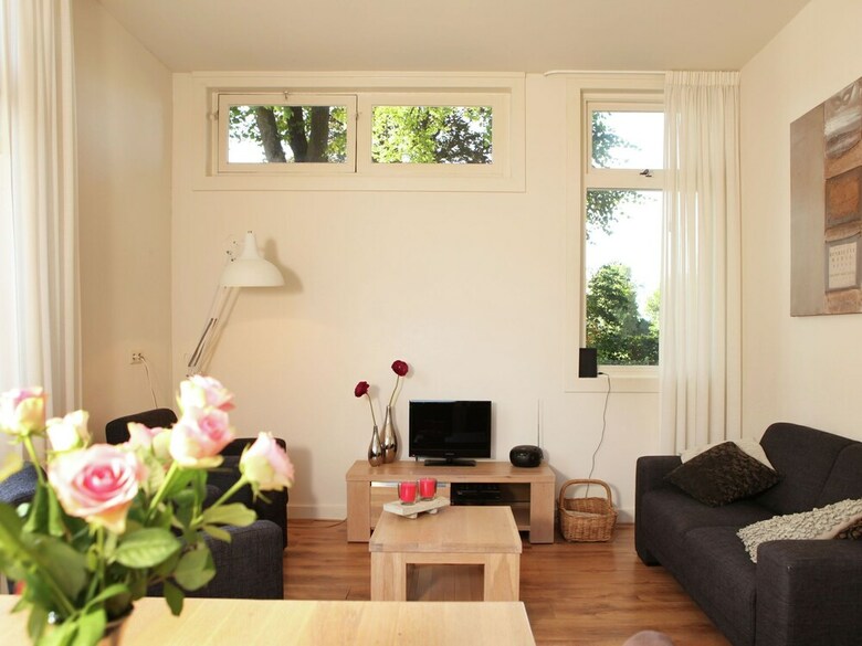 Cozy Holiday Home By The Canal In Dwingeloo