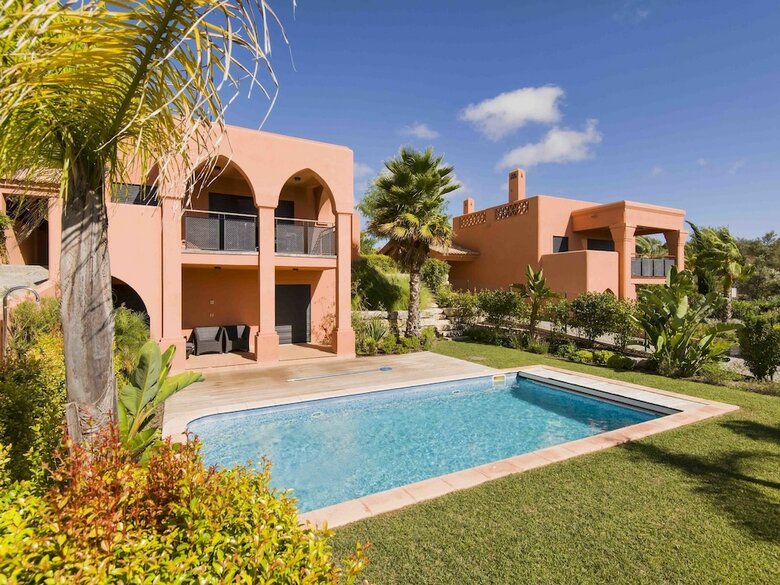 Spacious Villa In Alcantarilha With Private Swimming Pool