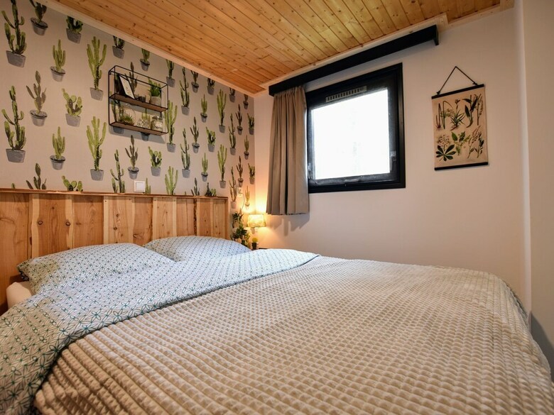 Tasteful Chalet With Veranda In The Veluwe