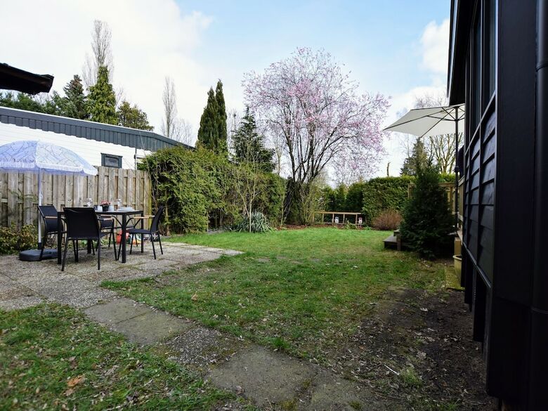 Tasteful Chalet With Veranda In The Veluwe