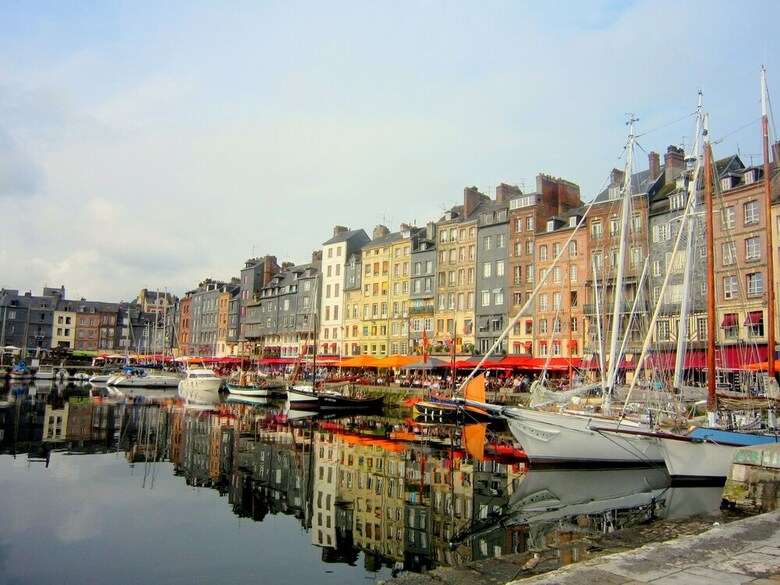 Cosy Apartment In Honfleur With A Private Garden