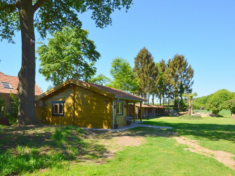 Cosy Chalet In Lottum With Garden