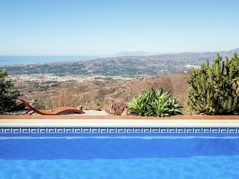 Comfortable Villa In Arenas With Private Pool