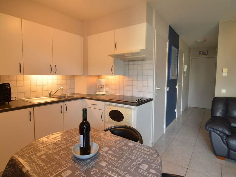Luxurious Apartment In Bredene With Swimming Pool