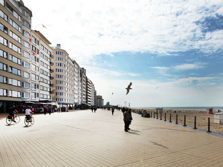 Luxurious Apartment In Bredene With Swimming Pool