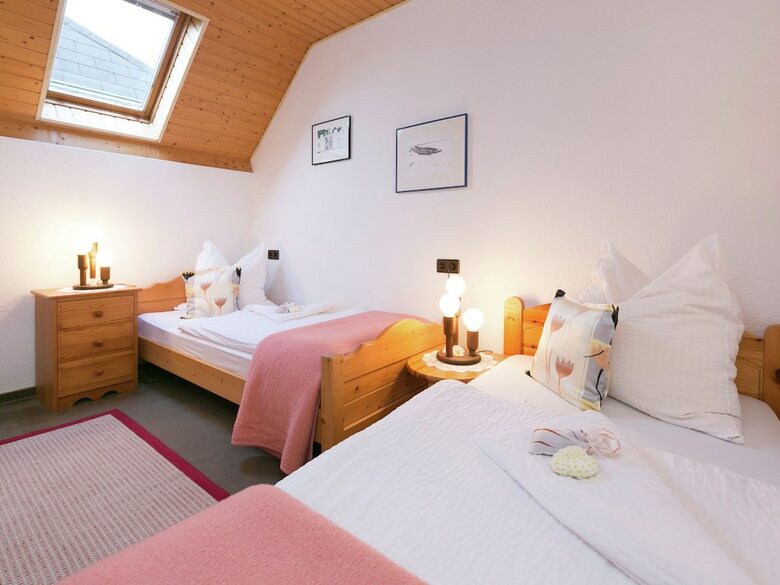 Cozy Apartment In Trittenheim With Balcony