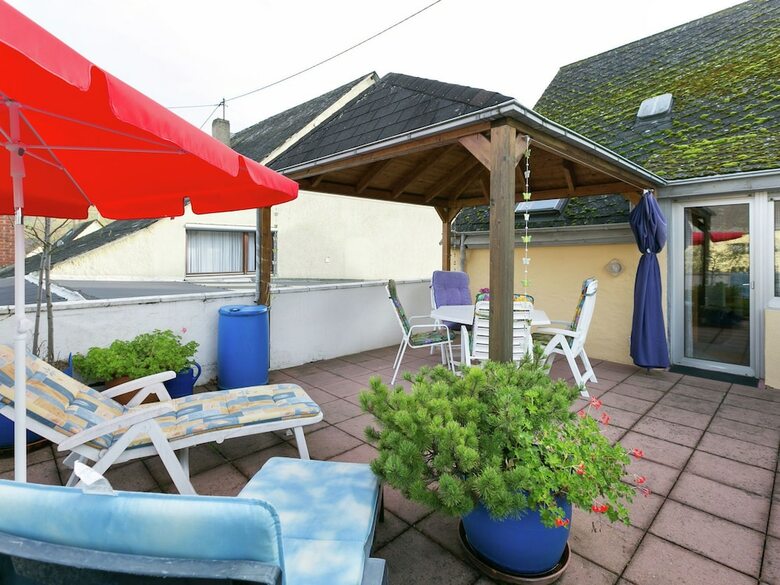Cozy Apartment In Trittenheim With Balcony