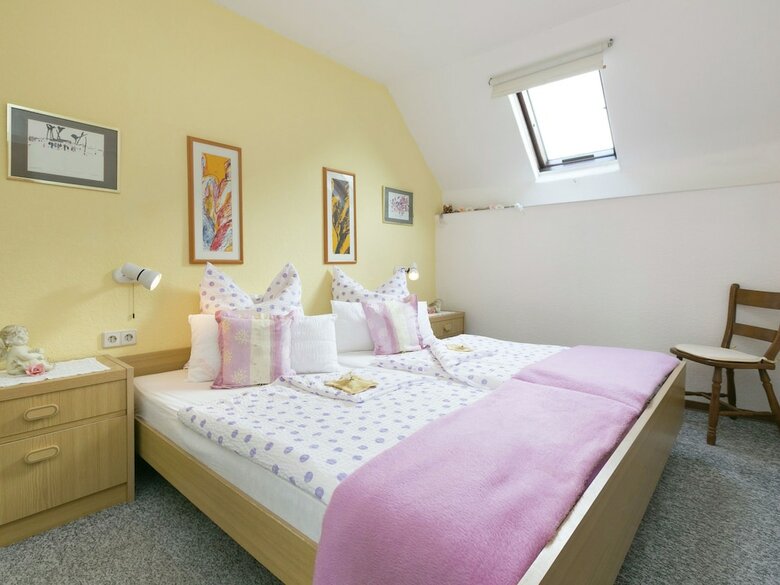 Cozy Apartment In Trittenheim With Balcony
