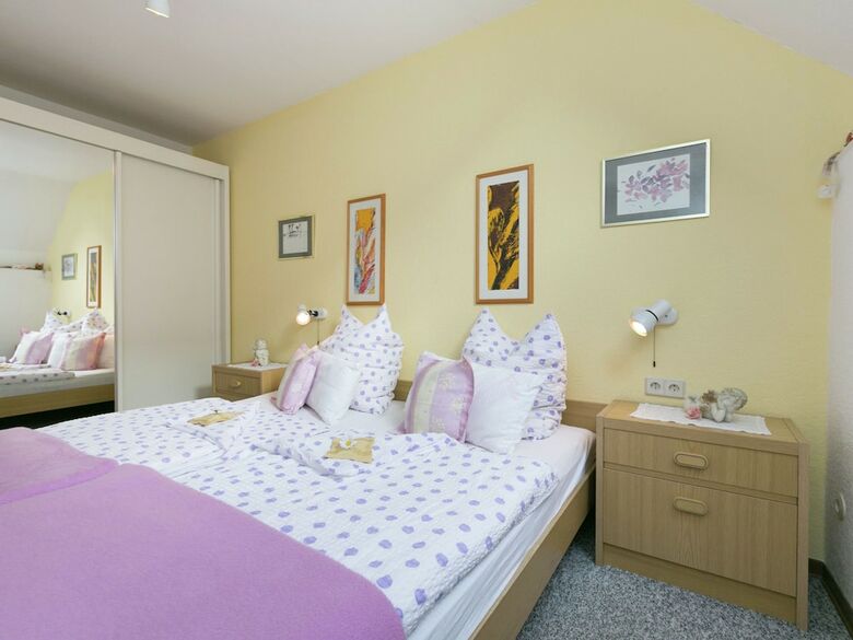 Cozy Apartment In Trittenheim With Balcony