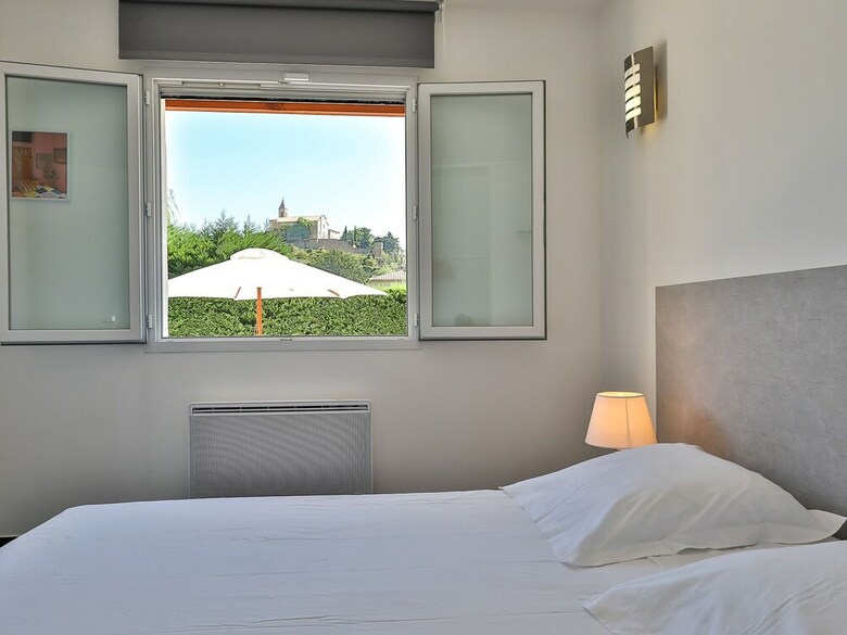 Lush Villa In Cairanne Provence With Private Pool