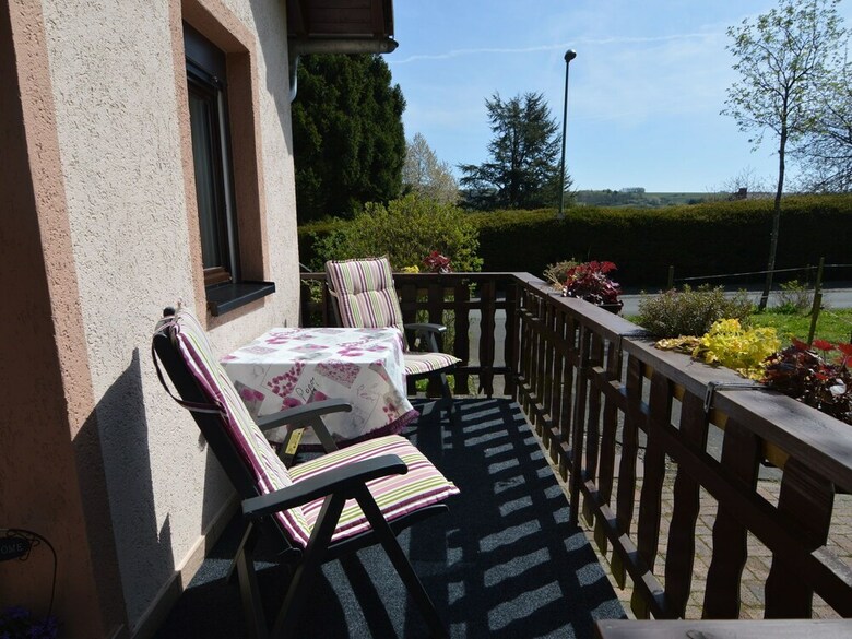Spacious Apartment In Deudesfeld With Garden