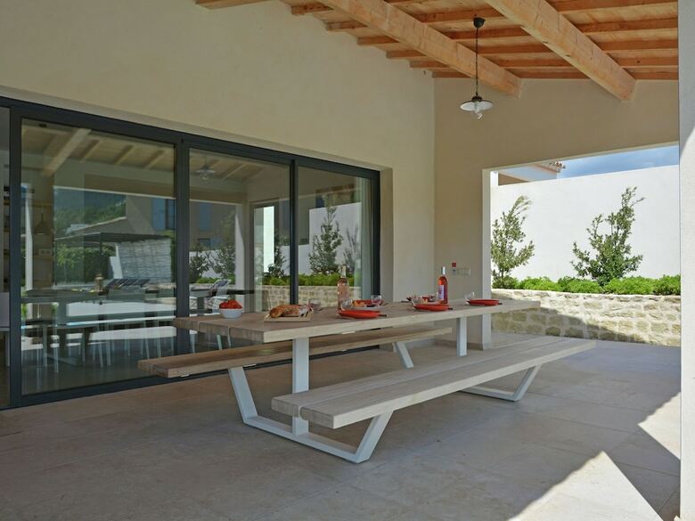 Vibrant Villa In Malauc�ne With Private Garden