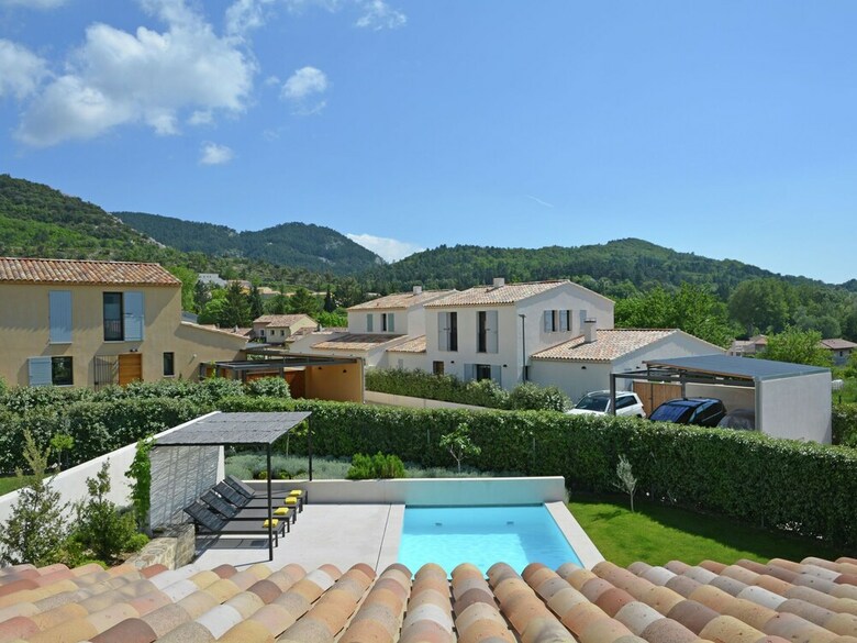 Vibrant Villa In Malauc�ne With Private Garden