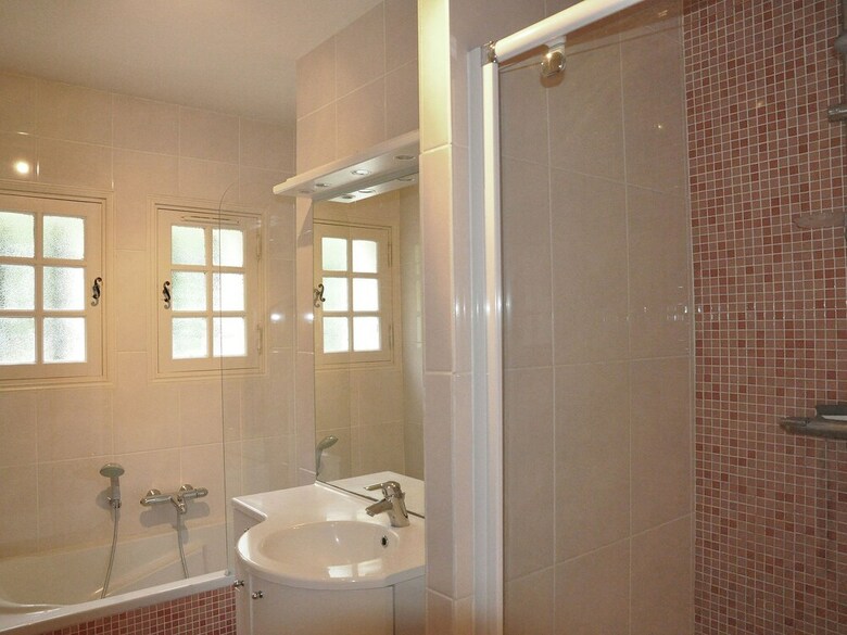 Villa With Guest Accommodation And Heated Pool In Sainte Maxime