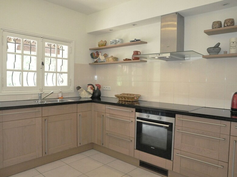 Villa With Guest Accommodation And Heated Pool In Sainte Maxime
