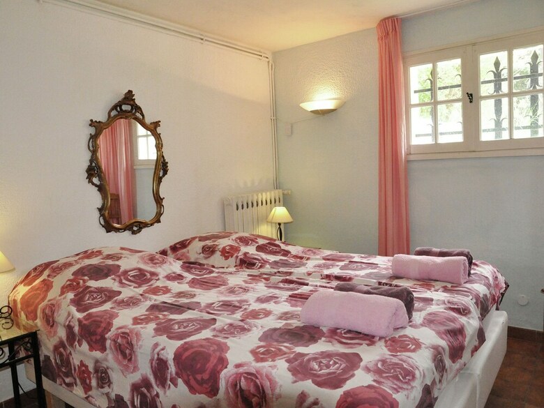 Villa With Guest Accommodation And Heated Pool In Sainte Maxime